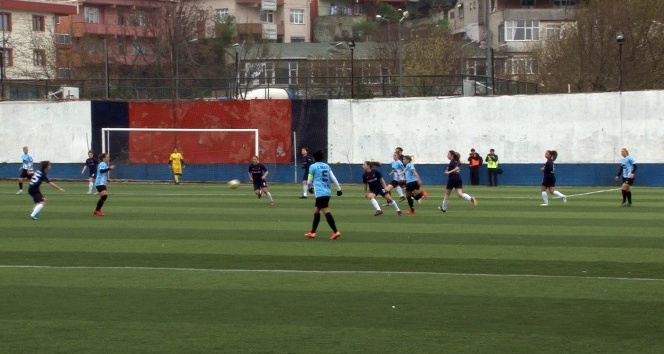 Ataşehir Belediyesi Kadın Futbol Takımı şampiyonluğu garantiledi