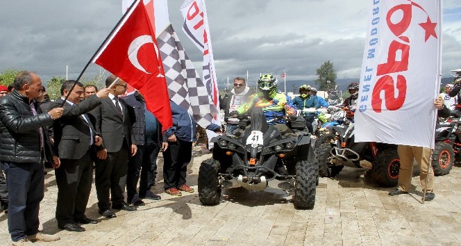 Motosikletçiler Fethiye’de çamurla savaştı
