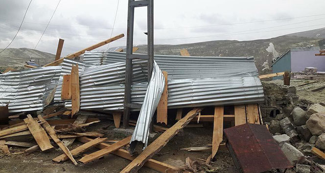 Erzurum’da fırtına 9 ilçe ve kent merkezinde hasara yol açtı