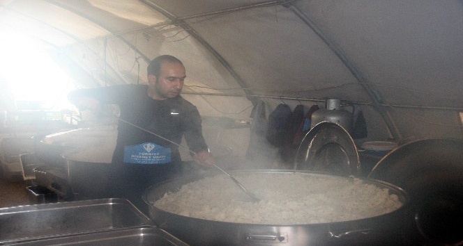 Türkiye’den sınır ötesine 15 bin kişilik sıcak yemek desteği