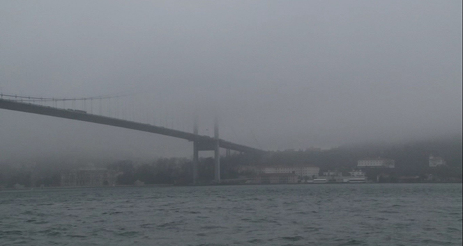 İstanbul Boğazı sis nedeniyle gemi trafiğine kapatıldı