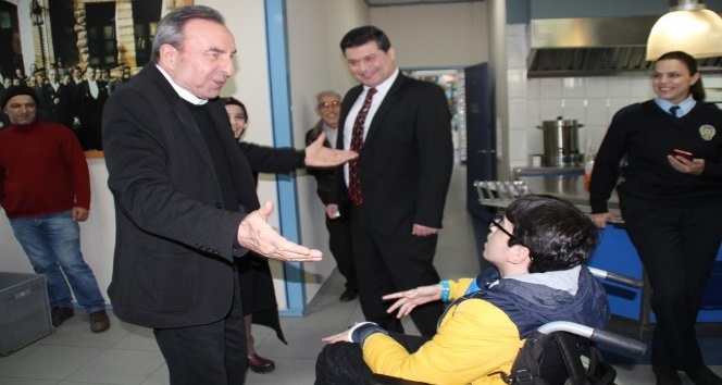 SP hastası Talha, hayranı olduğu dizinin oyuncularıyla tanıştı