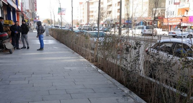 Esnaf kaldırım işgali çalışmasına destek verdi