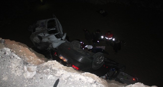 Bayburt’ta iki araç menfez çukuruna düştü: 7 ölü, 2 yaralı