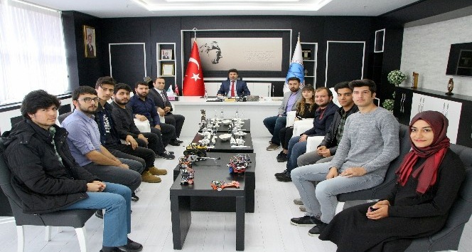 Öğrenciler Rektör Karacoşkun’a projelerini anlattı