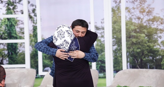 Dilber Hanım 36 yıl önce çalınan çocuğuna Esra Erol’da kavuştu