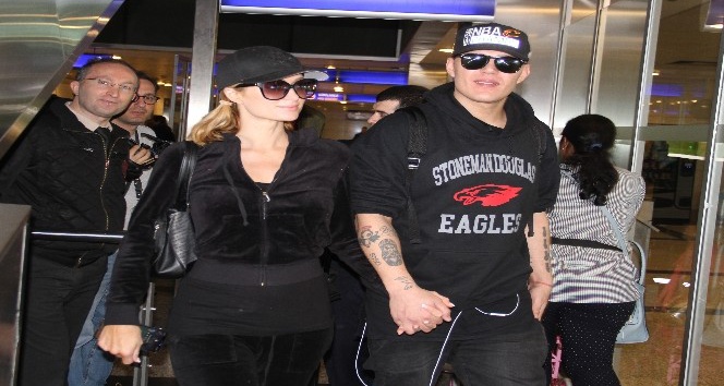 Paris Hilton İstanbul’dan geçti