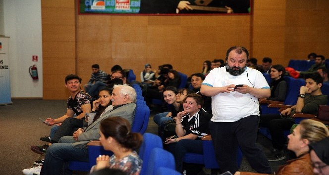 (Özel haber) Oyuncu Bülent Şakrak: “Bir dönem kendimin salak olduğuna inandım"