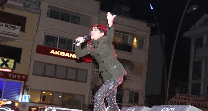 Aydilge Marmaris’te konser verdi