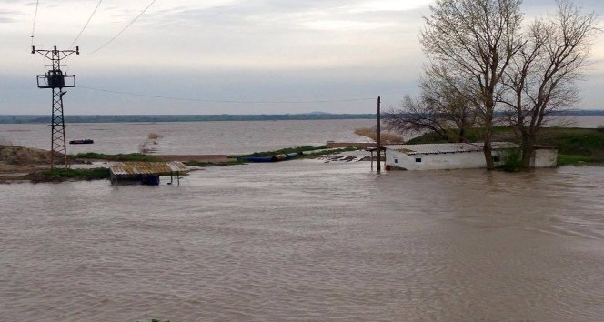 Ergene Nehri taştı, 110 bin dönüm tarım arazisi sular altında kaldı