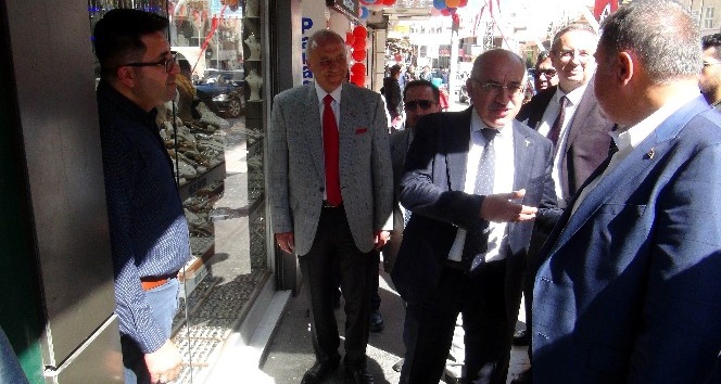 TİM Başkanı Büyükekşi esnafı ziyaret etti