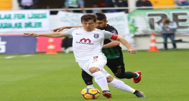 Spor Toto Süper Lig: T.M. Akhisarspor: 1 - M. Başakşehir: 0 (İlk yarı)