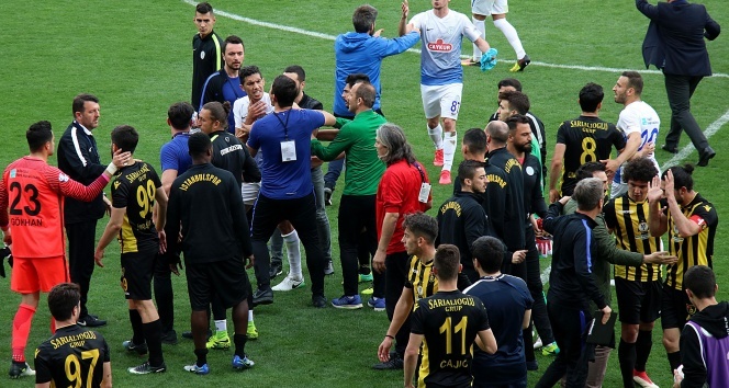 İstanbulspor-Çaykur Rizespor maçında gerginlik