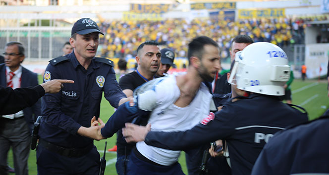 Denizlispor ile MKE Ankaragücü maçında protokol tribünü karıştı