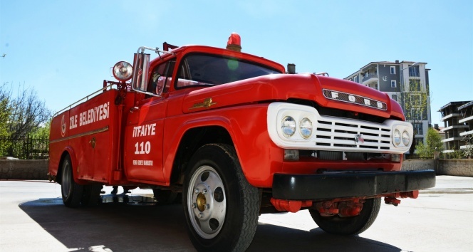 1957 model itfaiye aracı ilgi çekiyor