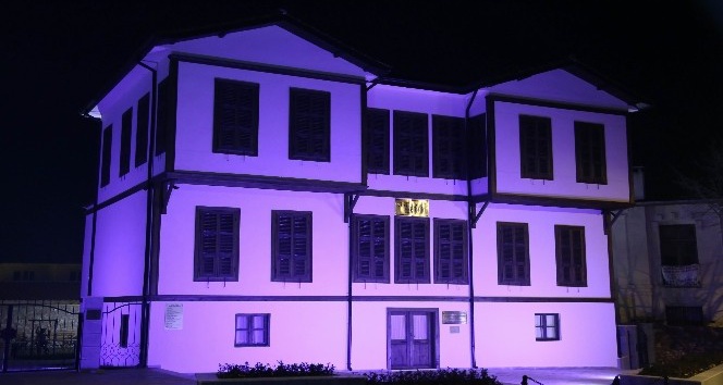 Kırklareli Belediyesi otizme dikkat çekmek için mavi ışık yaktı