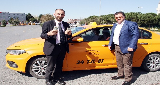 (Özel) Taksi şoföründen örnek davranış