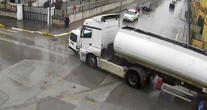 Erzincan’daki trafik kazaları kamerada