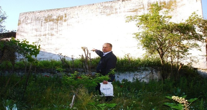 Sinema salonu olmayan ilçede 44 yıllık sinema perdesi