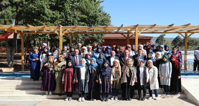 Başkan Kara Kız İmam Hatip Lisesi öğrencileri ile bir araya geldi