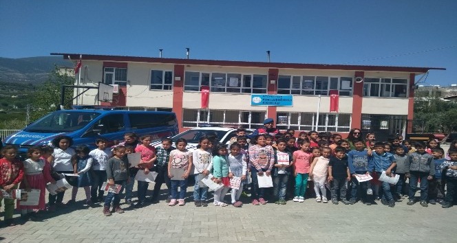 Jandarmadan ilkokul öğrencilerine ‘İyi Dersler Şoför Amca’ projesi