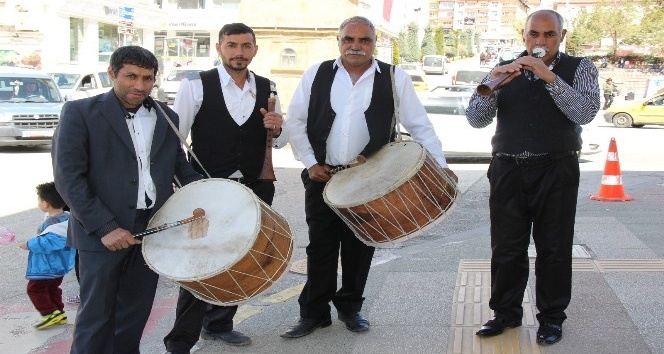 Yozgat’ta davul ve zurnacılar düğün sezonuna hazırlanıyor
