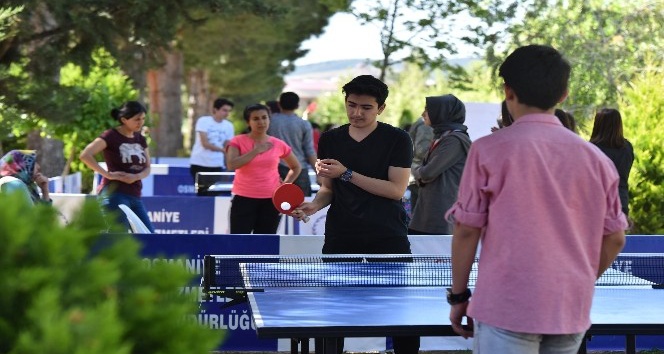 Öğrenciler doyasıya masa tenisi oynadı