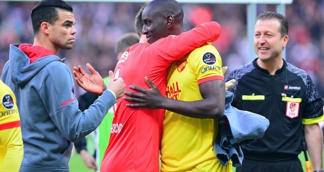 Demba Ba, Vodafone Park’ta
