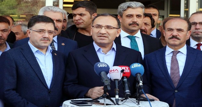 Başbakan Yardımcısı Bozdağ: “Kılıçdaroğlu’nun genel kurul ve Meclis grup toplantılarında sarf ettiği küfür ve hakaretler nedeniyle hakkında açılmış pek çok dava var"