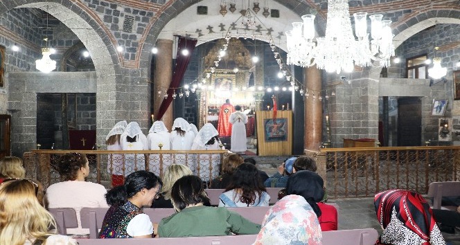 Diyarbakır’da Paskalya Bayramı kutlandı
