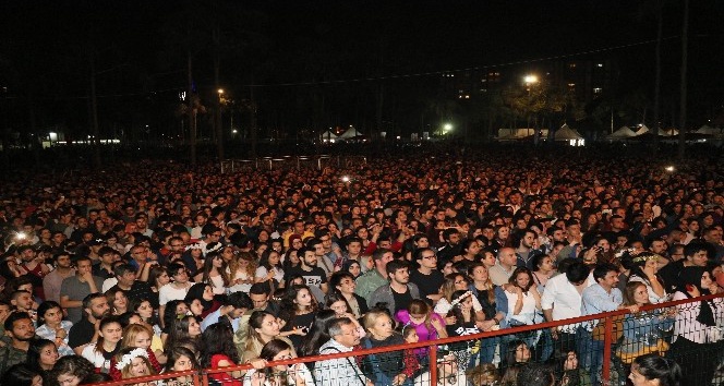 Gitar festivalinin son gününde Adanalı sanatçılar coşturdu