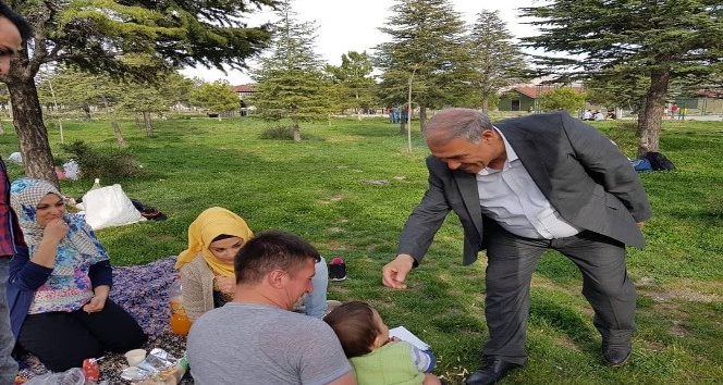 Niğde Belediye Başkanı Özkan Kent Ormanı’nda vatandaşla buluştu