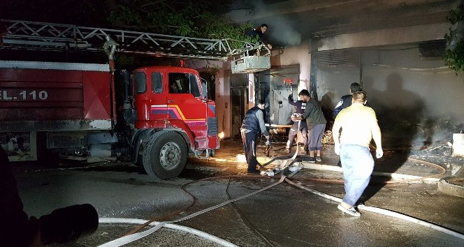 Marangoz atölyesi çıkan yangında küle döndü