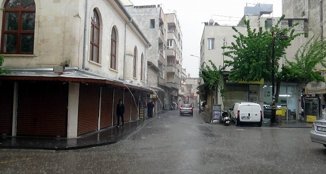 Kilis’te sağanak yağış bölge halkını sevindirdi