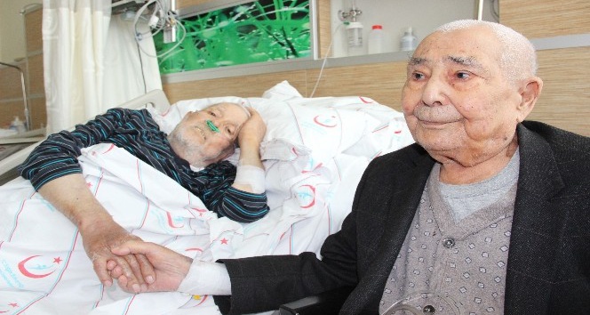 Asker arkadaşları 72 yıl sonra hastanede karşılaştı