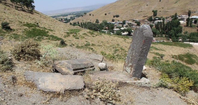 Bitlis’te tarihe ışık tutacak yeni mezar taşları bulundu