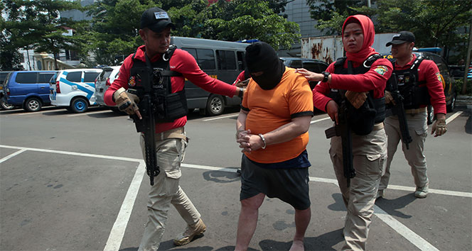 Endonezya’da sahte içkiden 100 kişi öldü