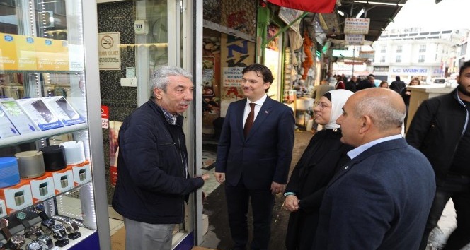 AK Partililer esnaf ziyarete yaptı