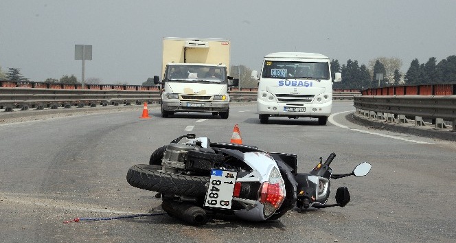 Tırın çarptığı motosikletli hayatını kaybetti
