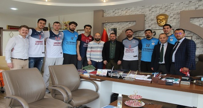 Umurbey Belediyespor yeni transferlerini tanıttı