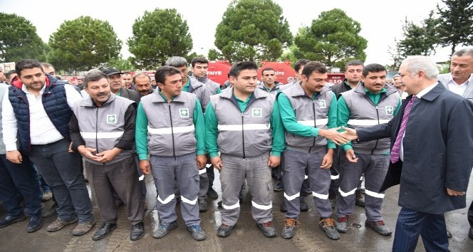 Başkan Kara, kadroya geçen taşeron işçilerle bir araya geldi