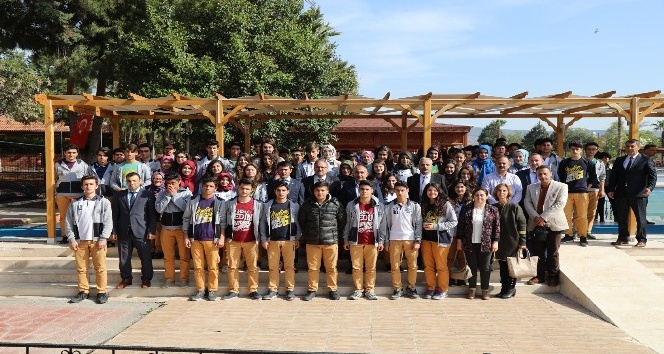 Başkan Kara lise son sınıf öğrencileri ile kahvaltıda buluştu