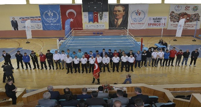 Karaman’da Üniversitelerarası Boks Şampiyonası başladı