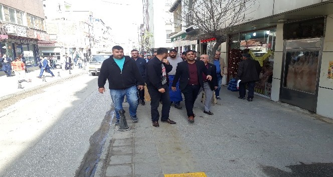 Edirne’de pazarcı esnafı süpermarketi bastı