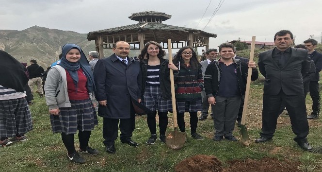 Bitlis’te fidan dikimi