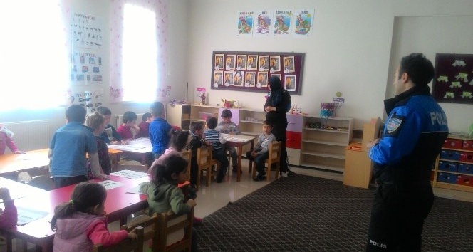 Bitlis’te çocuklara polislik mesleği tanıtıldı