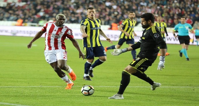 Spor Toto Süper Lig: Demir Grup Sivasspor: 1 - Fenerbahçe: 2 (Maç sonucu)