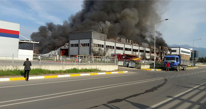Sakarya OSB'de fabrika yangını