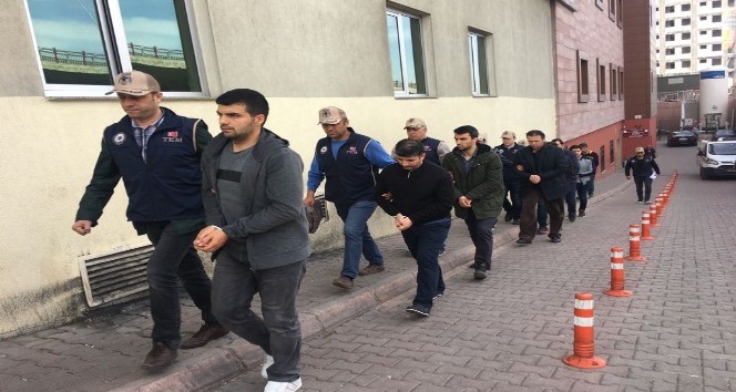 FETÖ operasyonunda gözaltına alınan 11 kişi adliyeye sevk edildi