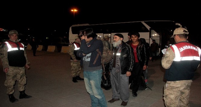Afganistanlı 6 bin 846 kaçak göçmen ülkesine döndü